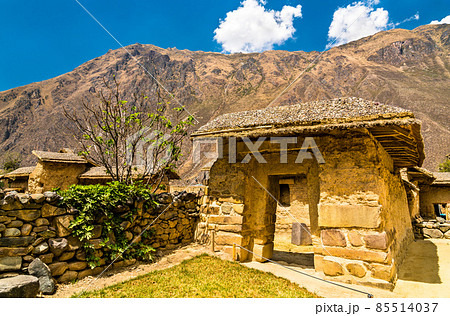 Inca ruins at Ollantaytambo in Peru 85514037