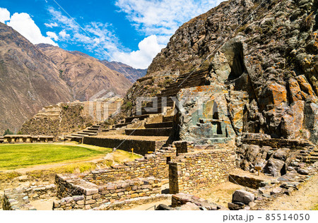 Inca ruins at Ollantaytambo in Peru 85514050
