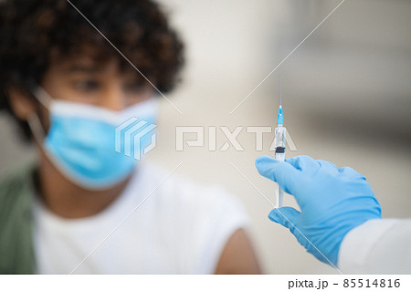 Syringe with vaccine in unrecognizable doctor hand 85514816