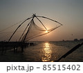 インド西海岸コチにあるチャイニーズフィッシングネット 85515402