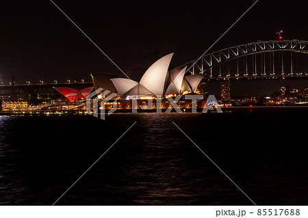 世界で最も美しいシドニーハーバーの夜景に映える、オーストラリアの象徴的存在の世界遺産オペラハウス 世界で最も美しいシドニーハーバーの夜景に映える、オーストラリアの象徴的存在の世界遺産オペラハウス 85517688