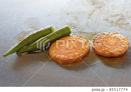 美味しい野菜焼き、人参とオクラ 美味しい野菜焼き、人参とオクラ 85517774