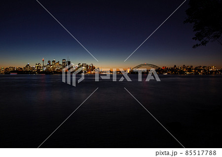 世界で最も美しいシドニーハーバーの夜景に映える、オーストラリアの象徴的存在の世界遺産オペラハウス 世界で最も美しいシドニーハーバーの夜景に映える、オーストラリアの象徴的存在の世界遺産オペラハウス 85517788