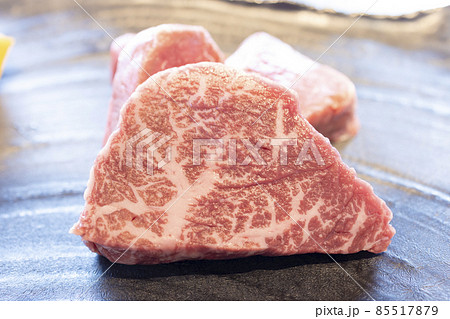 美味しい黒毛和牛のモモ肉、ステーキ用生肉 85517879