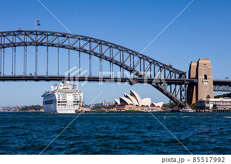 世界で最も美しいシドニーハーバーに映える、世界遺産オペラハウス、ハーバーブリッジ、豪華客船 世界で最も美しいシドニーハーバーに映える、世界遺産オペラハウス、ハーバーブリッジ、豪華客船 85517992