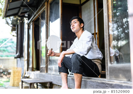 レトロなイケメン男子 85520900