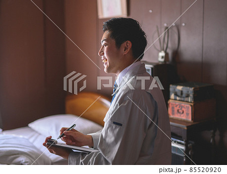 作業着の男性 85520920