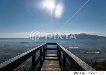 阿蘇・田子山の頂上にあるそらふねの桟橋 阿蘇・田子山の頂上にあるそらふねの桟橋 85524395