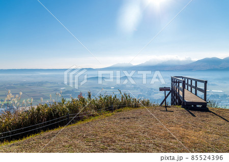 阿蘇・田子山の頂上にあるそらふねの桟橋 阿蘇・田子山の頂上にあるそらふねの桟橋 85524396