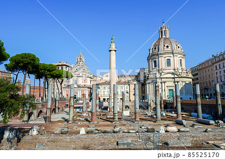 トラヤヌスのフォルム (イタリア、ローマ) 85525170