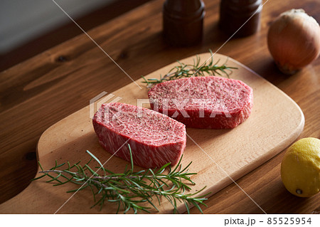 国産和牛　厚切りモモ肉（シンシン） 85525954