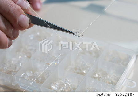 Installation of nose pads in glasses. A male technician repairs broken glasses 85527287