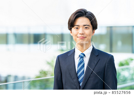 オフィスの若いビジネスマン 撮影協力「LINK FOREST」 オフィスの若いビジネスマン 撮影協力「LINK FOREST」 85527656