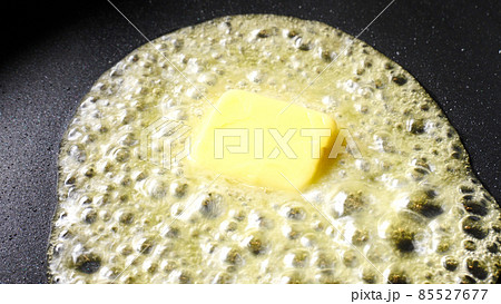 バターを溶かす 85527677