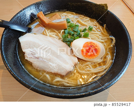 有名な鶏白湯塩ラーメン 85529417