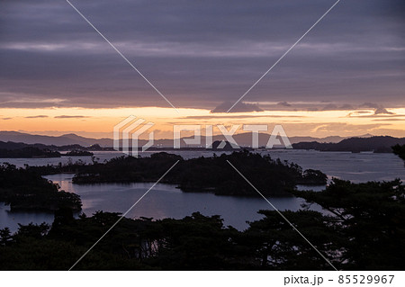宮城県　冬　松島湾の夜明け 85529967