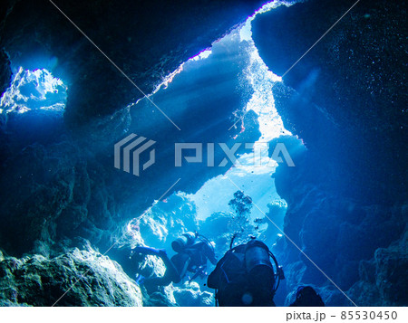 水中写真（洞窟） 85530450