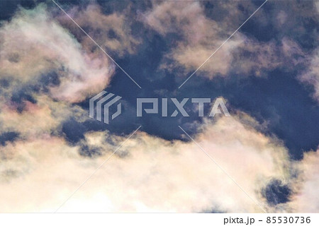 彩雲を見た人には幸運が訪れるそうです。 85530736