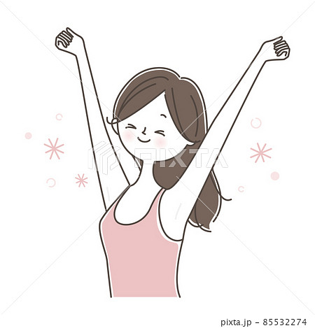 両手を広げて大きく伸びをする若い女性 85532274