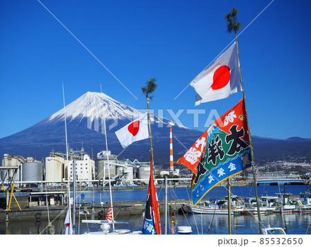 静岡県　大漁旗と富士　1月 85532650