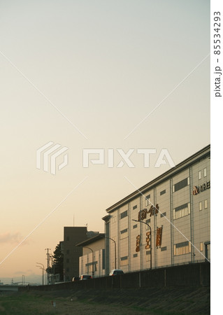 多摩川沿いの1日の終わり 85534293