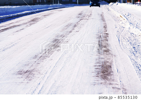 冬の車道 85535130