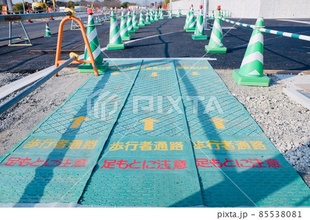 工事現場の臨時歩道 工事現場の臨時歩道 85538081
