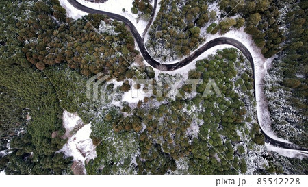 雪化粧の比叡山をドローンで空撮 85542228