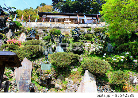 【神奈川】春の鎌倉・建長寺半僧坊　真殿前の天狗像 85542539