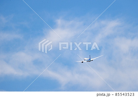 大阪空港を離陸する旅客機・全日空 ボーイング787 85543523