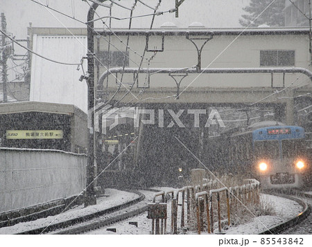 大雪の井の頭線・駒場東大前駅 大雪の井の頭線・駒場東大前駅 85543842
