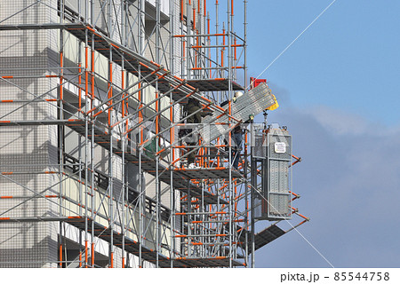 マンション大規模修繕 仮設足場の荷揚げ作業を機械化で省力化 マンション大規模修繕 仮設足場の荷揚げ作業を機械化で省力化 85544758
