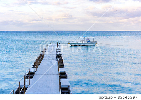 沖縄県、宮古島与那覇前浜ビーチ付近の風景 沖縄県、宮古島与那覇前浜ビーチ付近の風景 85545597