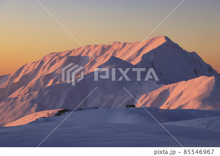 夕焼けの雪山　立山 85546967