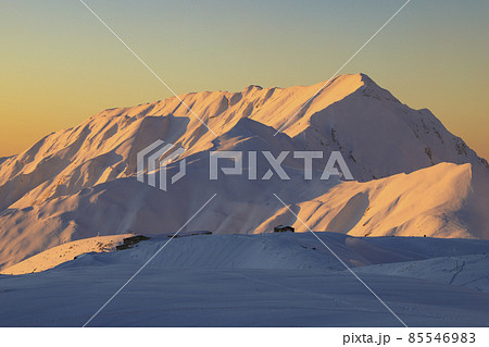 夕焼けの雪山 立山 夕焼けの雪山 立山 85546983