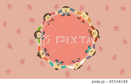 桜の舞い散る季節に手を繋いで空を見上げる子供たちのイラストフレーム 85548189