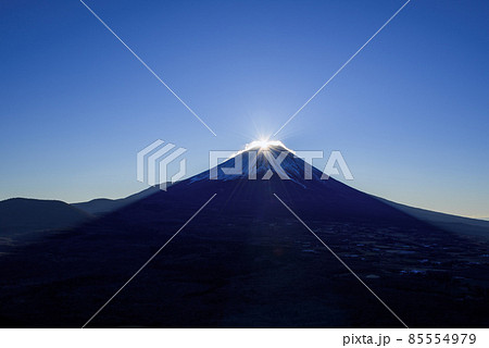 絶景・竜ヶ岳より望む正月のダイヤモンド富士 絶景・竜ヶ岳より望む正月のダイヤモンド富士 85554979