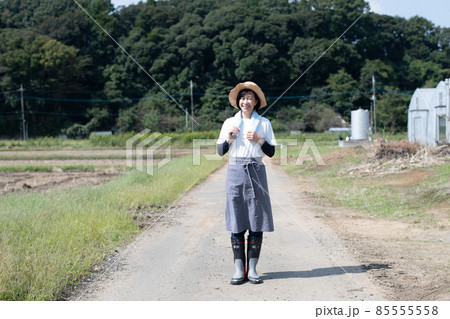農家の女性・農作業をする日本人女性イメージ 85555558