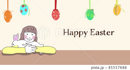 ウサギを抱く少女とカラフルなイースタエッグの飾りの背景バナー　Happy Easter 85557688