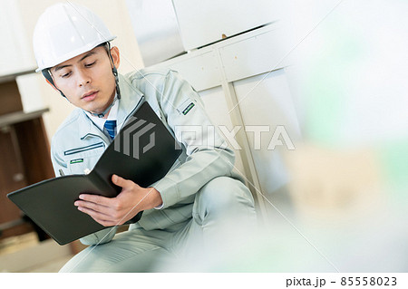 ビジネス 建築 建設 不動産 ビジネスマン 男性 ビジネス 建築 建設 不動産 ビジネスマン 男性 85558023