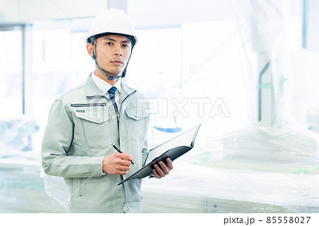 ビジネス　建築　建設　不動産　ビジネスマン　男性 85558027