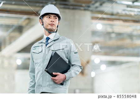 ビジネス　建築　建設　不動産　ビジネスマン　男性 85558048