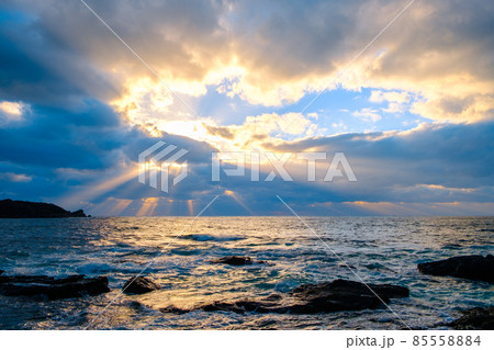 夕暮れの海辺 夕暮れの海辺 85558884