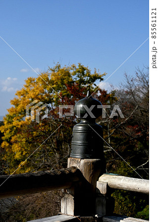 【紅葉】東大寺二月堂の紅葉と親柱 【紅葉】東大寺二月堂の紅葉と親柱 85561121