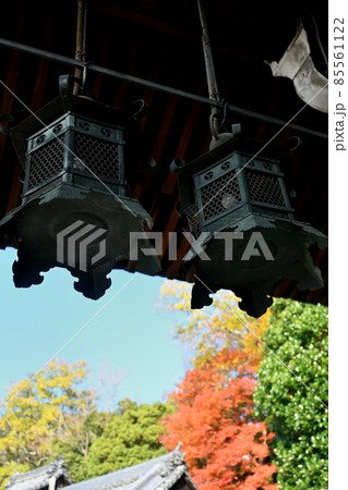 【紅葉】東大寺二月堂の紅葉と照明器具 【紅葉】東大寺二月堂の紅葉と照明器具 85561122