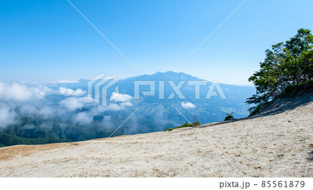 日向山山頂の風景(八ヶ岳を望む) 日向山山頂の風景(八ヶ岳を望む) 85561879