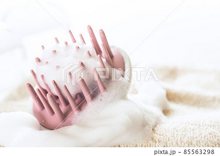 シャンプーブラシ　スカルプケアのイメージ素材 85563298