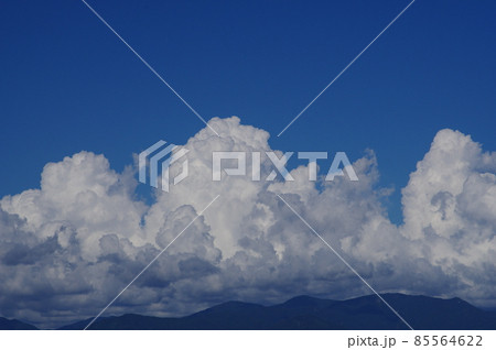 山地で発生した雄大積雲 山地で発生した雄大積雲 85564622