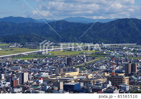 福井市 八幡山展望台からの福井市南東部の眺め 福井市 八幡山展望台からの福井市南東部の眺め 85565510