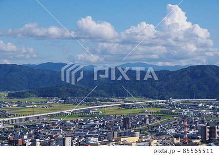 福井市　八幡山展望台からの福井市南東部の眺め 85565511